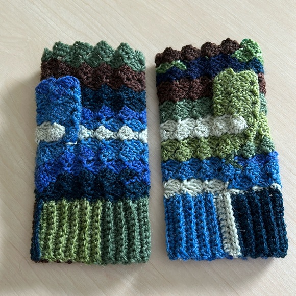 Handmade fingerless mittens - Picture 2 of 5